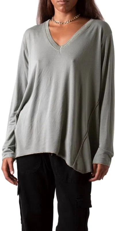 Gigi Moda Bettina V-neck Sweater In Olive In Gray