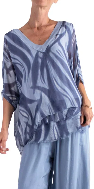 Gigi Moda Diana Wave Print V-neck Blouse In Blue