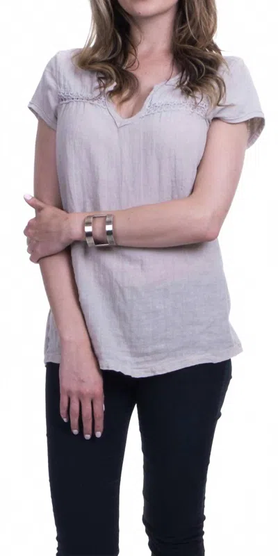 Gigi Moda Fiona V-neck Tee In Cream In Gray