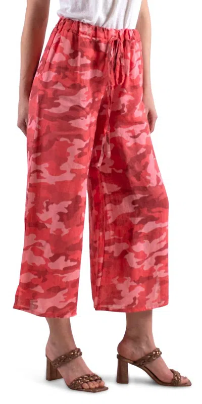 Gigi Moda Giulana Camo Capri Pants In Coral In Pink