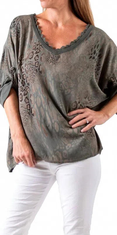Gigi Moda Lara V-neck Blouse In Olive In Gray