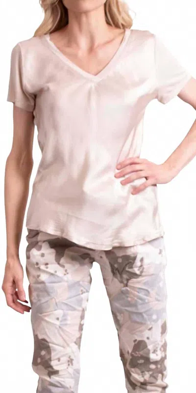 Gigi Moda Nola Satin Short Sleeve Tee In Cream In Pink