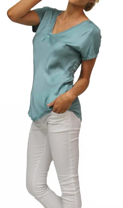 Gigi Moda Nola Short Sleeve Satin Tee In Lake Green In Multi