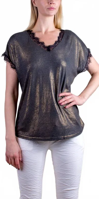 Gigi Moda Splendore Short Sleeve Tee In Black In Purple