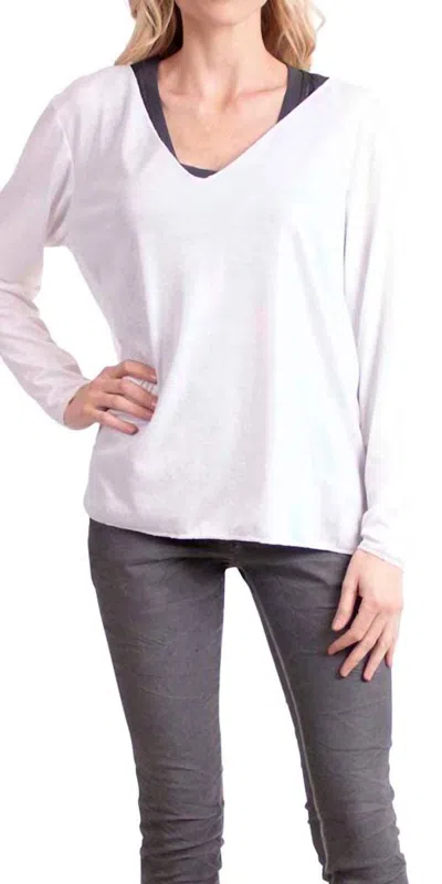 Gigi Moda Val V-neck Shiny Blouse In White In Multi