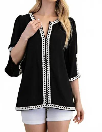 Gigio 3/4 Sleeve Linen Tunic With Embroidered Details In Black In Red