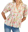 Gigio Floral Short Sleeve Blouse With Trim Details In Peach In Pink