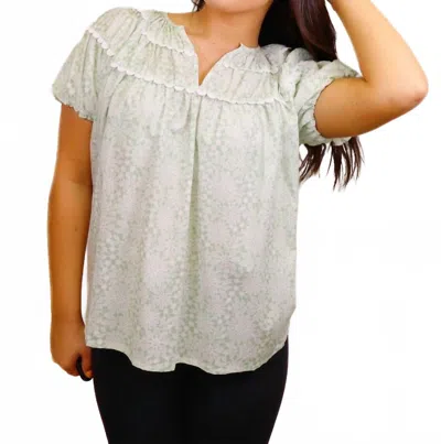 Gigio Women's Short Puff Sleeve Top In Sage In White