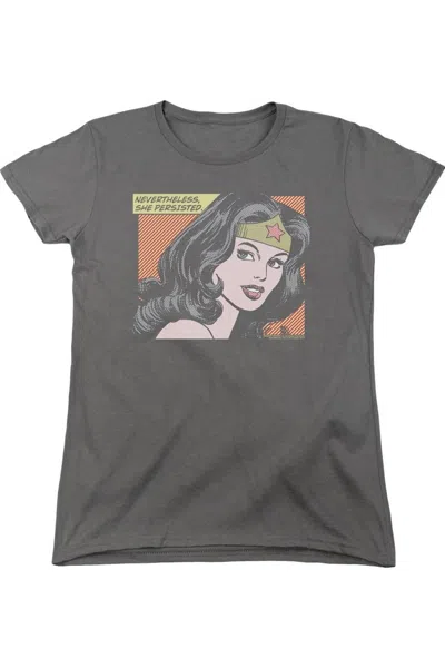 Gildan Wonder Woman She Persisted Short Sleeve Women´s Tee / T-shirt In Pink