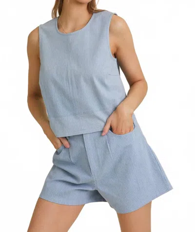 Gilli Anna Striped Pleated Short In Light Denim/white In Blue