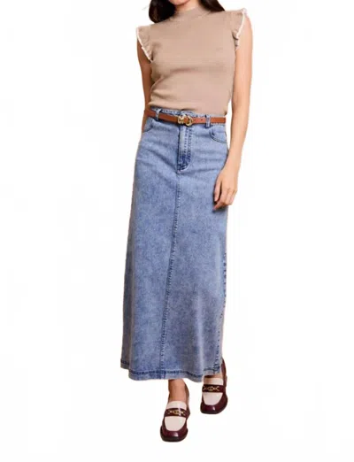 Gilli Cassy Flare Denim Skirt In Blue