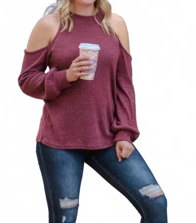 Gilli Cold Shoulder Top In Wine In Pink