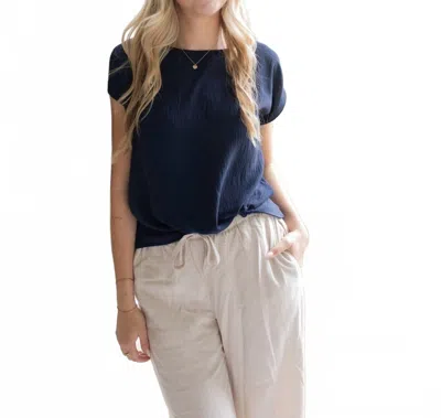 Gilli Crisp Knot Short Sleeve Blouse In Navy In Blue