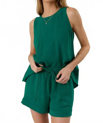 Gilli Daisy Vertical Seam Tie Back Tank Top In Hunter Green