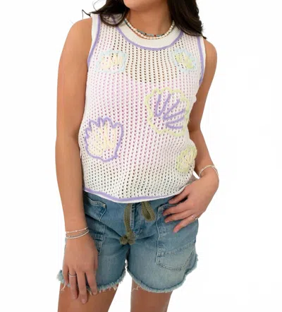 Gilli Under The Sea Shell Top In White-multi In Yellow