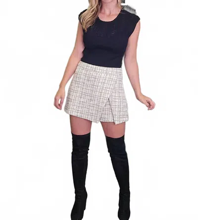 Gilli Maria Skort In Tan In Multi
