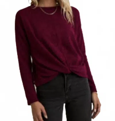 Gilli Round Neck Twist Bottom Floral Top In Magenta Black In Burgundy