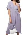Gilli Solid V-neck W-front Knot Midi Dress In Lavender In Purple