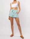GILLI THE DAISY SHORTS IN SAGE WHITE