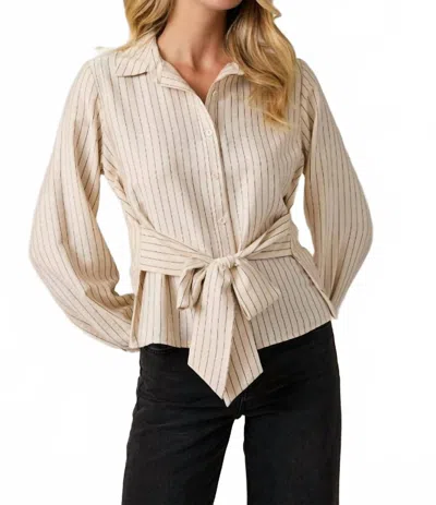 Gilli Tied Together Top In Beige In Neutral