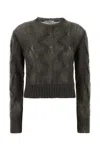 Gimaguas Cropped Cable Knit Long Sleeve Sweater In Gray