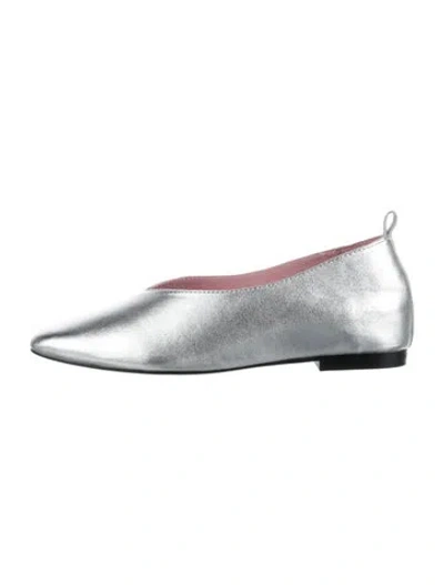 Pre-owned Gini & Albert Leather Flats In Metallic/silver