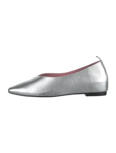 Pre-owned Gini & Albert Leather Flats W/ Tags In Metallic/silver