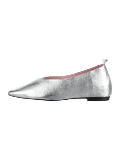 Pre-owned Gini & Albert Leather Flats W/ Tags In Metallic/silver