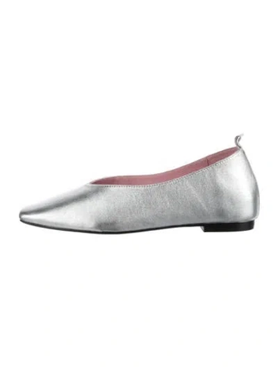 Pre-owned Gini & Albert Leather Flats W/ Tags In Metallic/silver