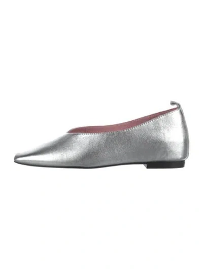 Pre-owned Gini & Albert Leather Flats W/ Tags In Metallic/silver