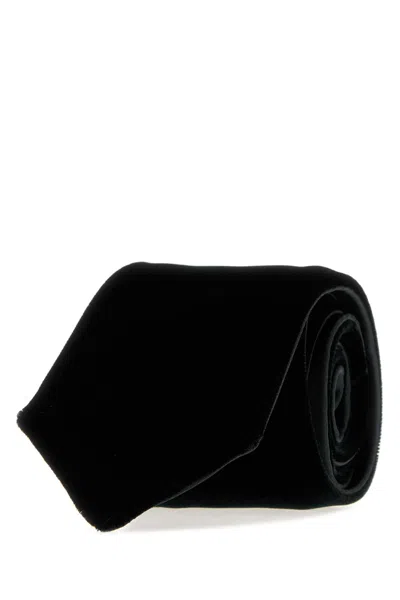 Giorgio Armani Elegant Silk Tie For Men In Black