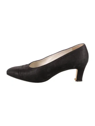 Pre-owned Giorgio Armani Leather Pumps In Black