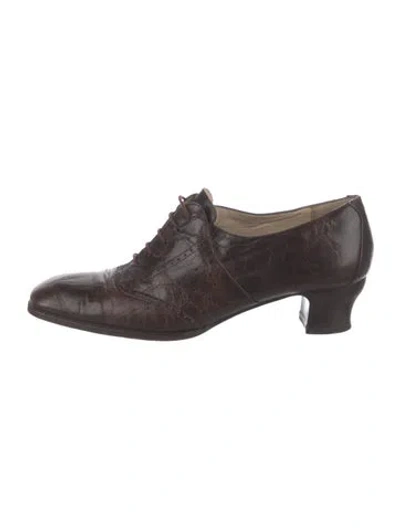 Pre-owned Giorgio Armani Leather Pumps In Brown