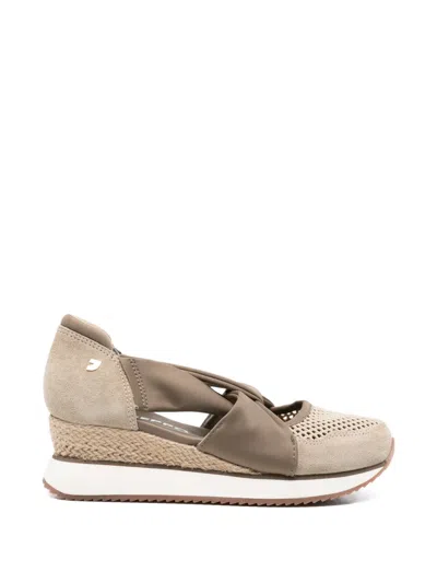 Gioseppo Darlington Perforated-suede Pumps In Neutral