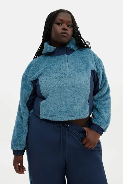 Girlfriend Collective Cascade Recycled Fleece Cropped Anorak In Blue