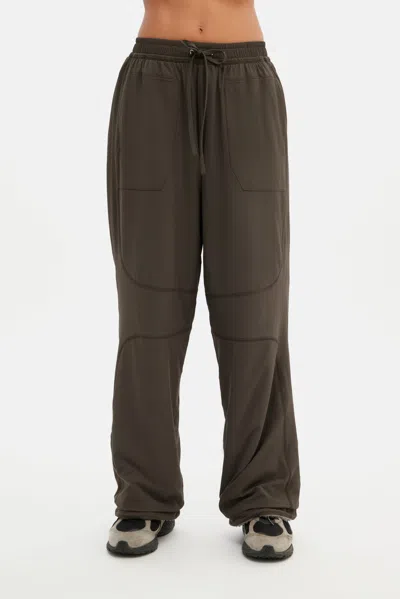 Girlfriend Collective Kalamata Flextrack Reversible Pant In Brown