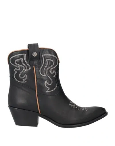 Gisel Moire Gisél Moiré Woman Ankle Boots Black Size 7 Calfskin