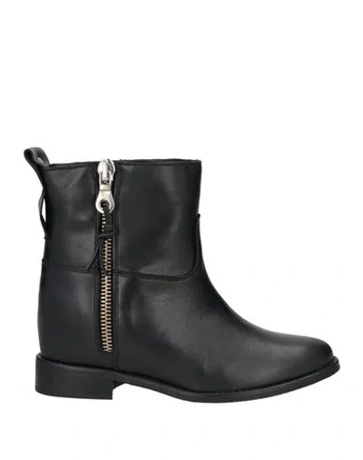 Gisel Moire Gisél Moiré Woman Ankle Boots Black Size 7 Calfskin