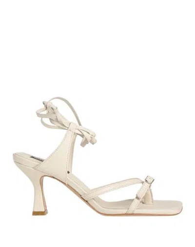 Gisel Moire Gisél Moiré Woman Thong Sandal Off White Size 8 Soft Leather In Off White
