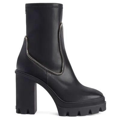 Giuseppe Zanotti Leather Zipper Pull-on Boots In Black