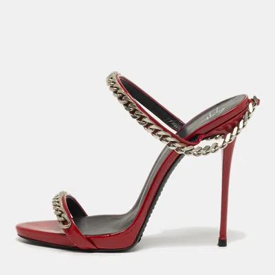 Pre-owned Giuseppe Zanotti Curb Chain Size 40 Red Patent Leather Slide Sandals