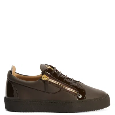 Giuseppe Zanotti Frankie Sneakers Aus Lackleder In Braun