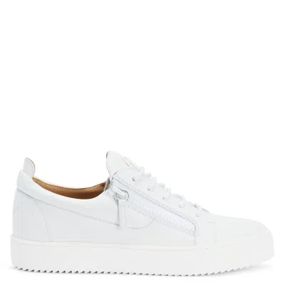 Giuseppe Zanotti Gail In White