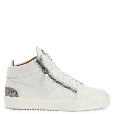 Giuseppe Zanotti Kriss