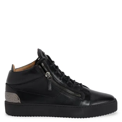 Giuseppe Zanotti Kriss