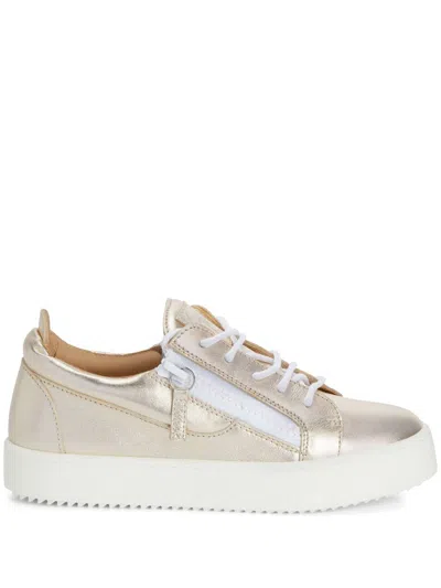 Giuseppe Zanotti Nicki Low-top Leather Sneakers In Gold