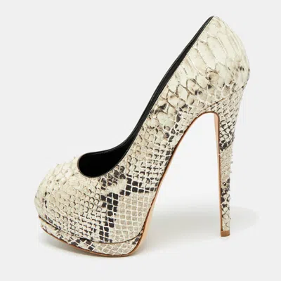 Pre-owned Giuseppe Zanotti Sharon Size 38.5 Cream Python Embossed Leather Peep Toe Pumps In White