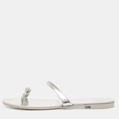 Pre-owned Giuseppe Zanotti Silver Leather Crystal Embellished Toe Ring Flat Sandals Size 38