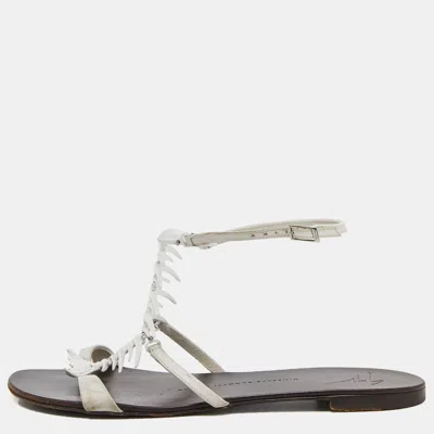 Pre-owned Giuseppe Zanotti White Leather Fishbone Ankle Strap Flat Sandals Size 38