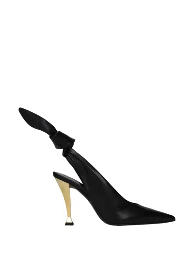 Givenchy Beauw Leather Pumps In Black